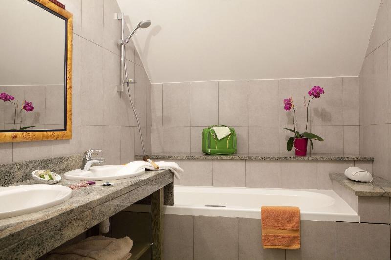 Logis Hotel O En Couleur Oucques-la-Nouvelle 외부 사진