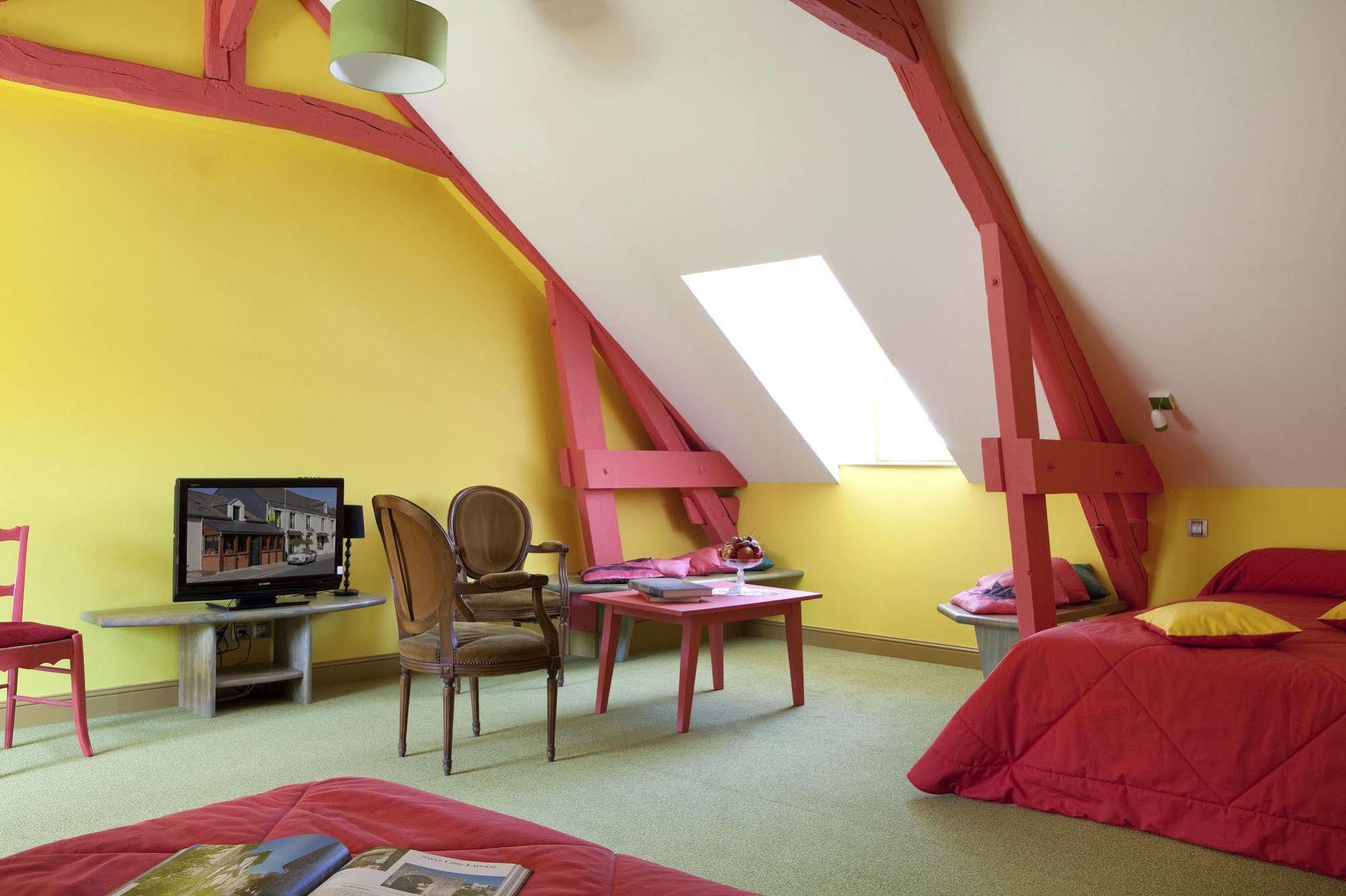 Logis Hotel O En Couleur Oucques-la-Nouvelle 외부 사진