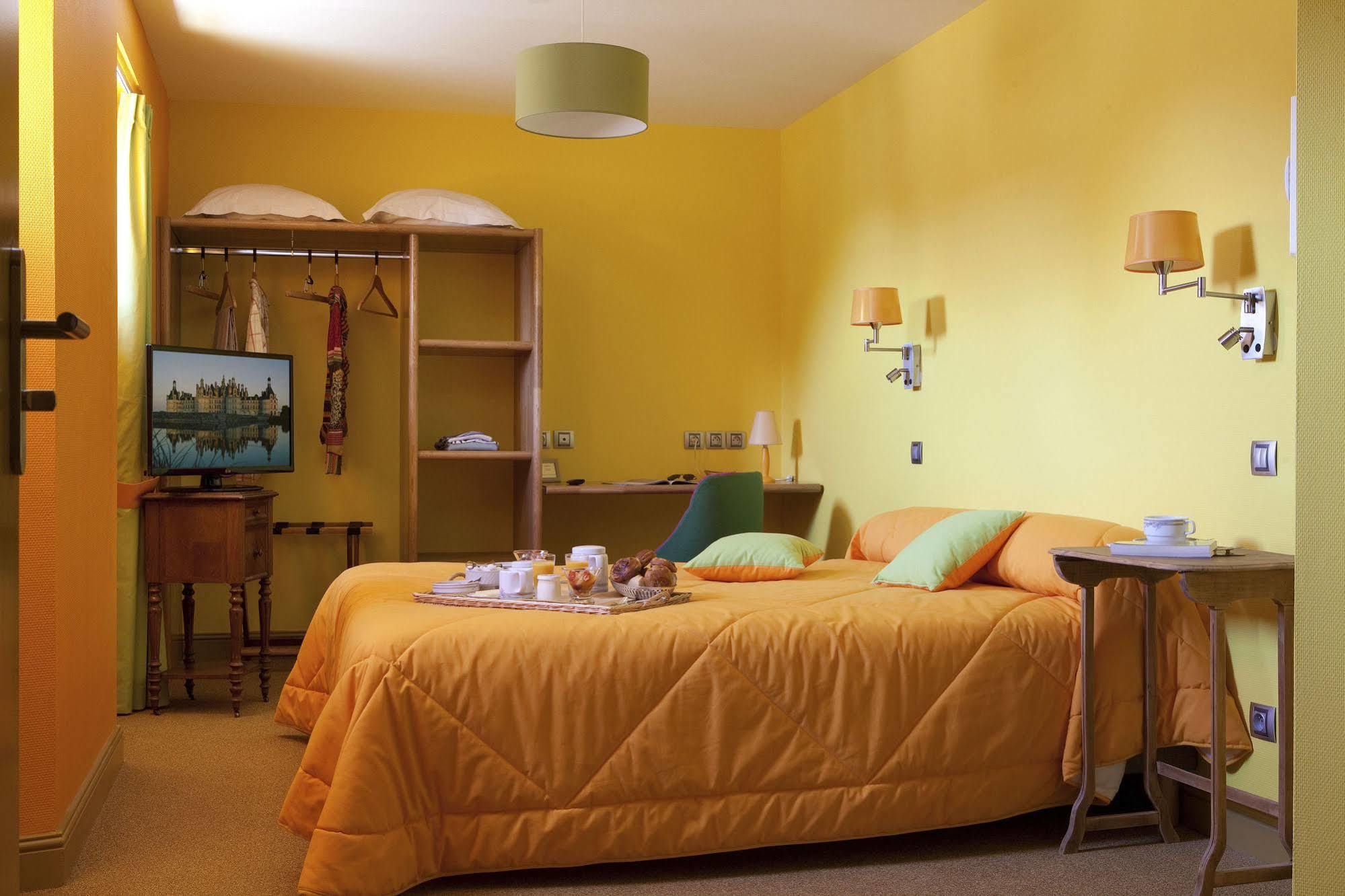 Logis Hotel O En Couleur Oucques-la-Nouvelle 외부 사진